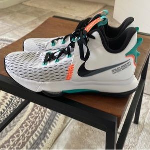 Nike LeBron 2020 Witness 5 “White Clear Jade” Size 11